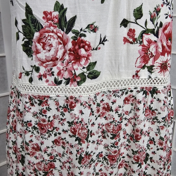 #38.By The River Rose print maxi dress with crochet details - Picture 3 of 10